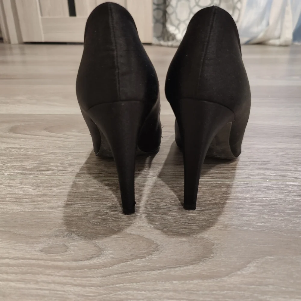 Shoes - Picture 3 of 3